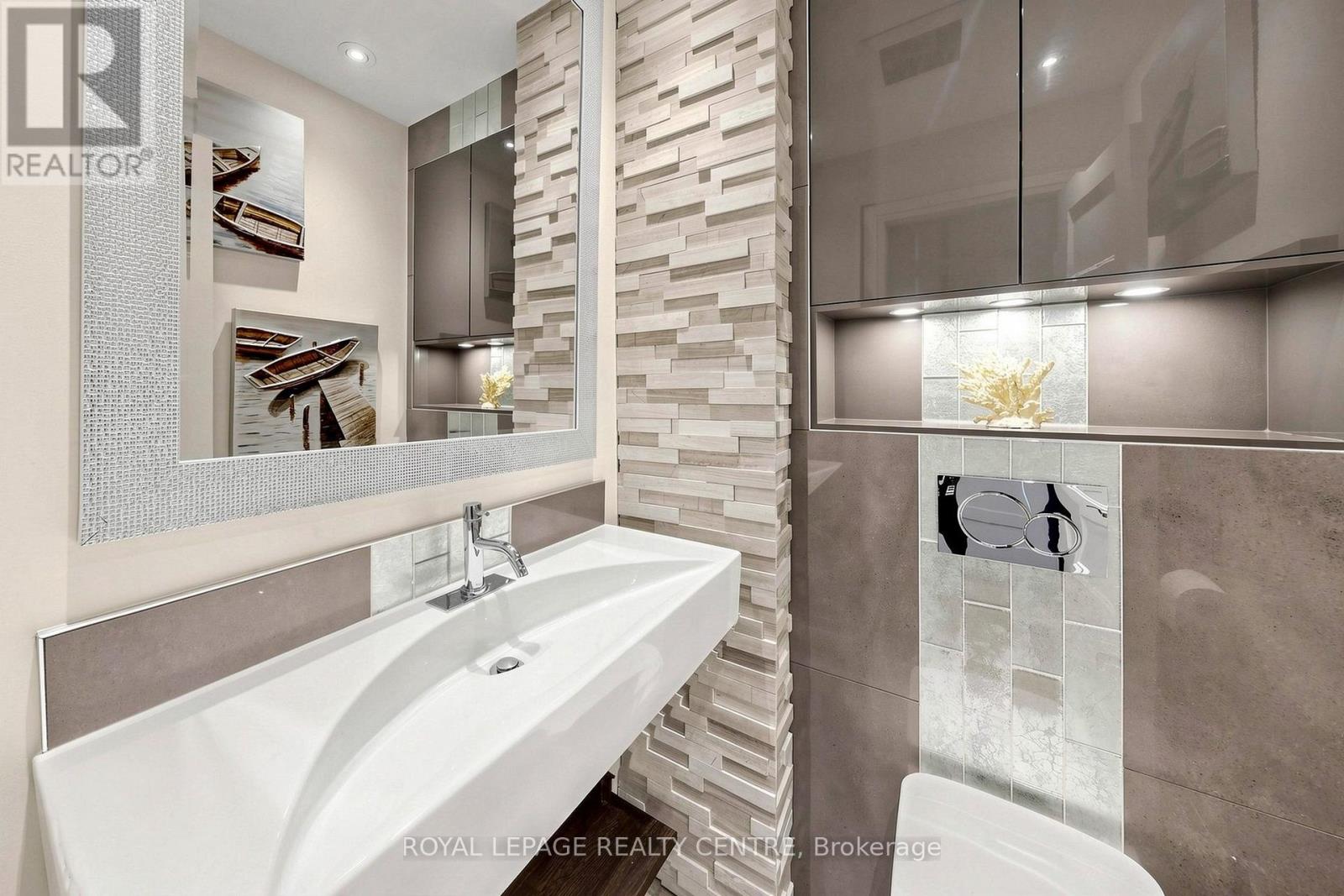 1577 SANDGATE CRESCENT - 16
