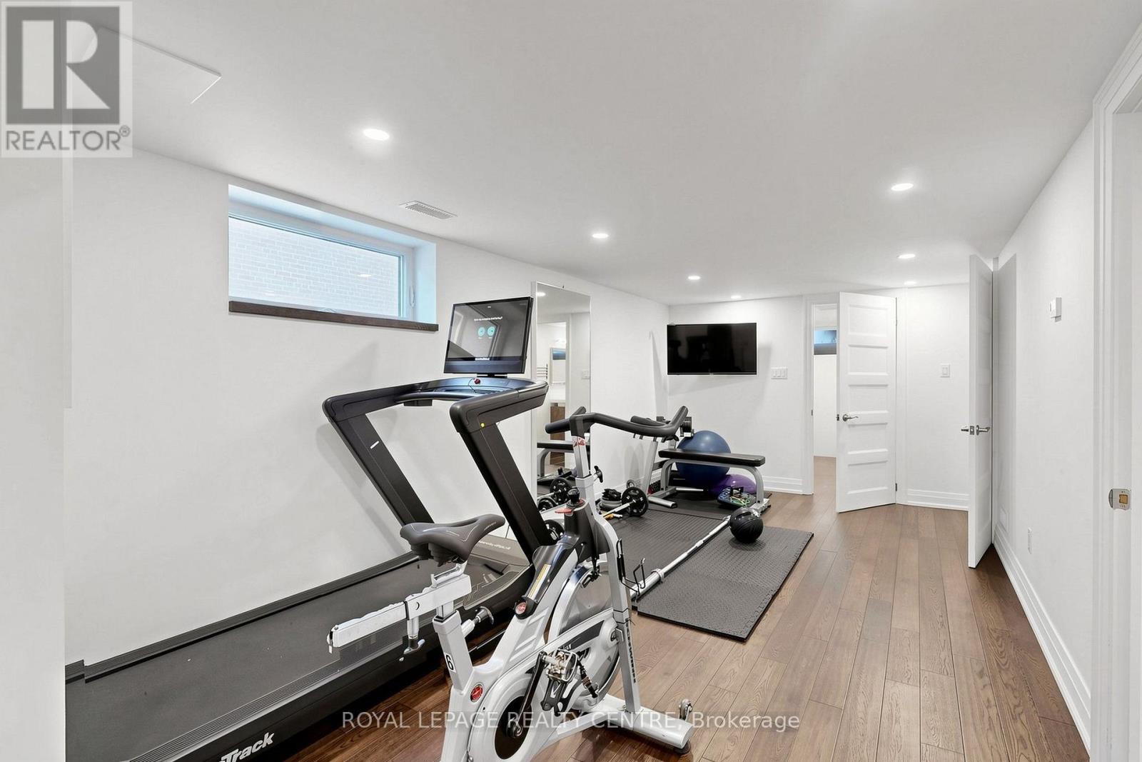1577 SANDGATE CRESCENT - 26