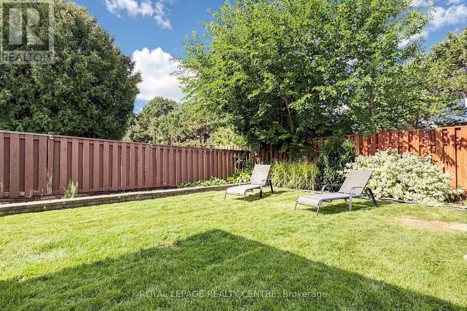 1577 SANDGATE CRESCENT - 35
