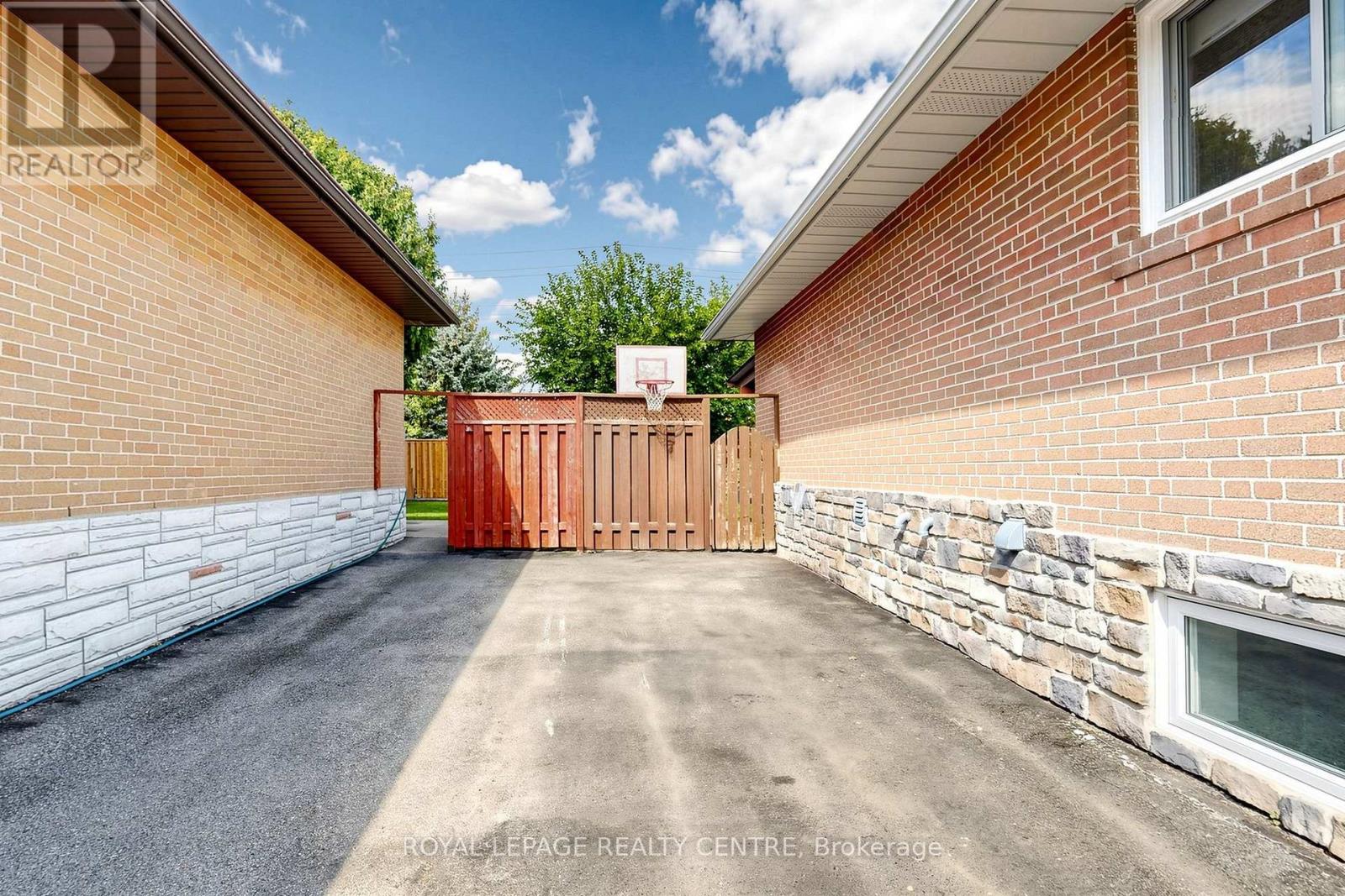 1577 Sandgate Crescent, Mississauga, ON photo 36