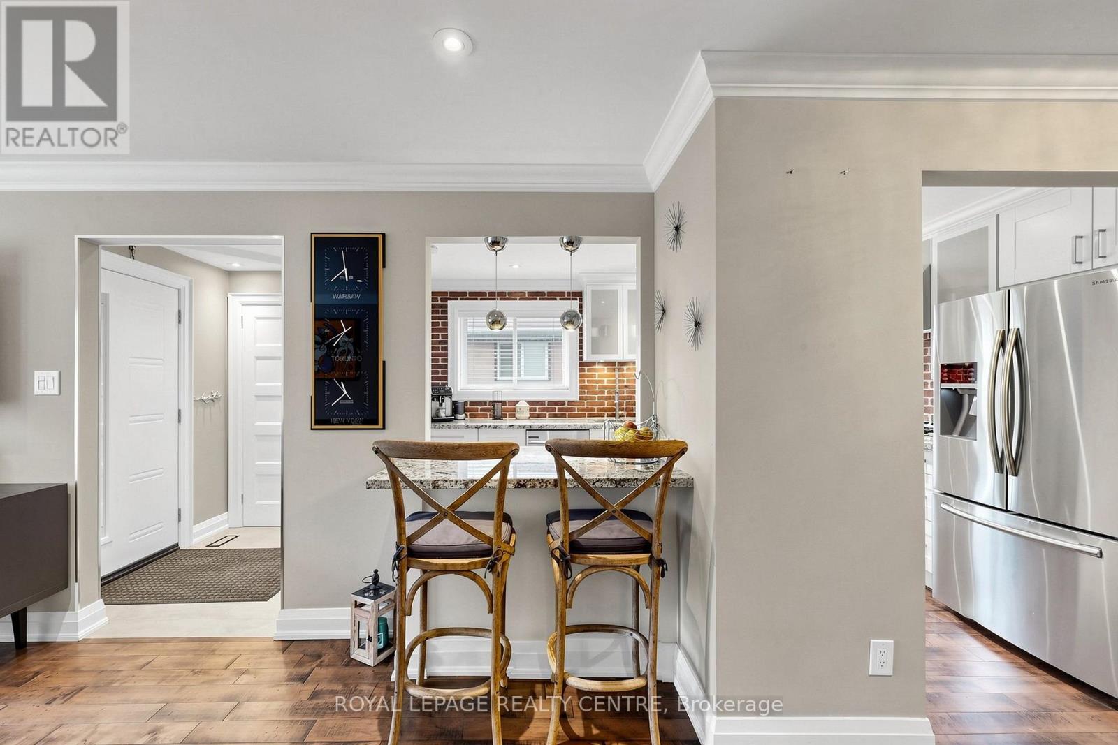 1577 SANDGATE CRESCENT - 9