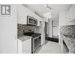 Bathroom - 304 - 10 Dayspring Circle, Brampton, ON L6P1B9 Photo 7