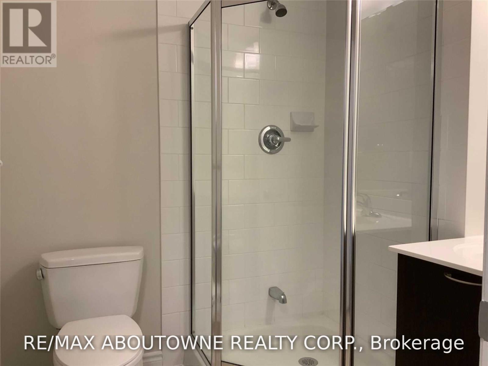385 Prince Of Wales Drive — photo 11