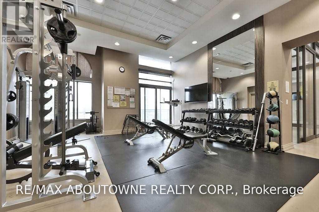 385 Prince Of Wales Drive — photo 16