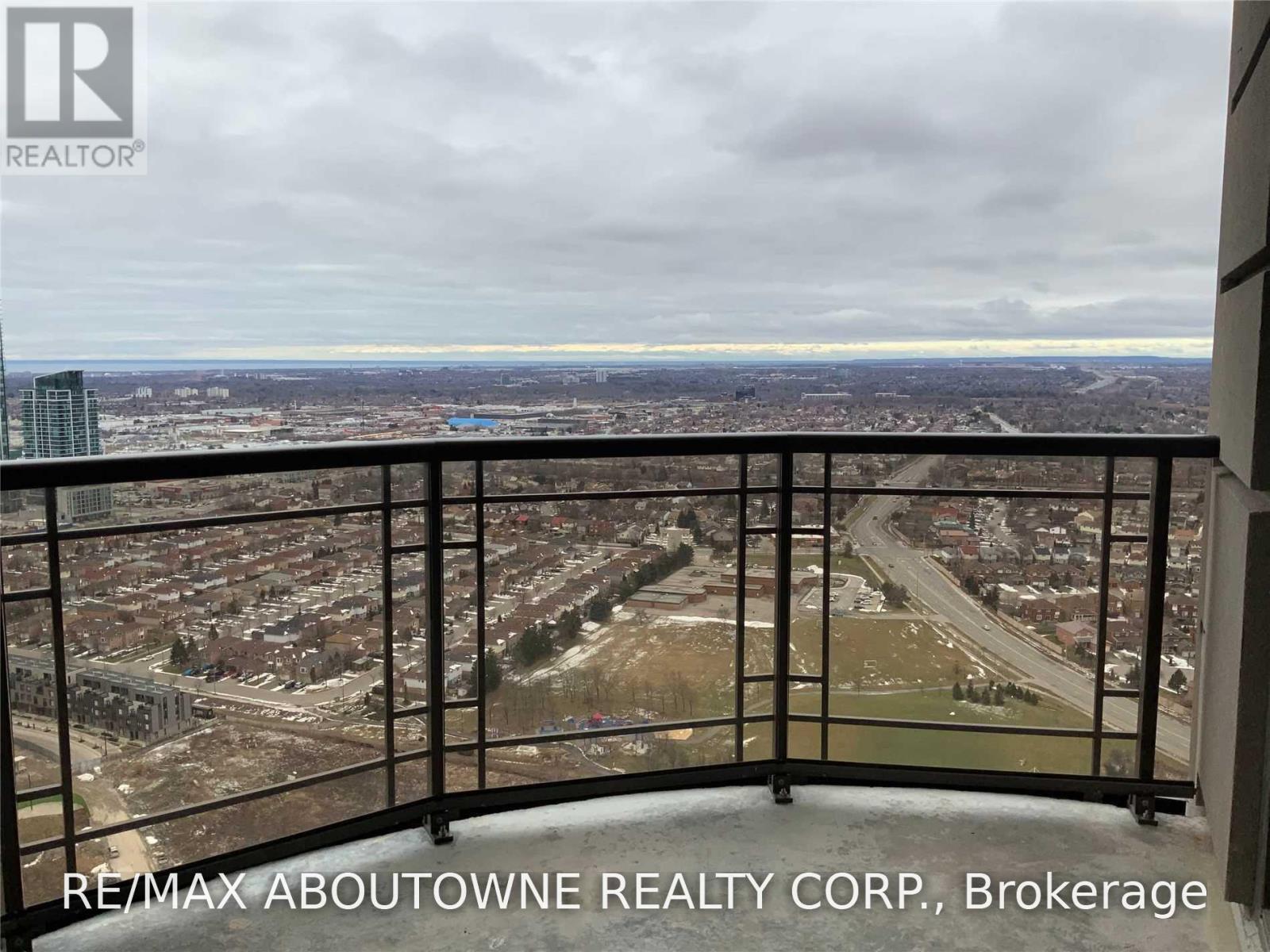 385 Prince Of Wales Drive — photo 8