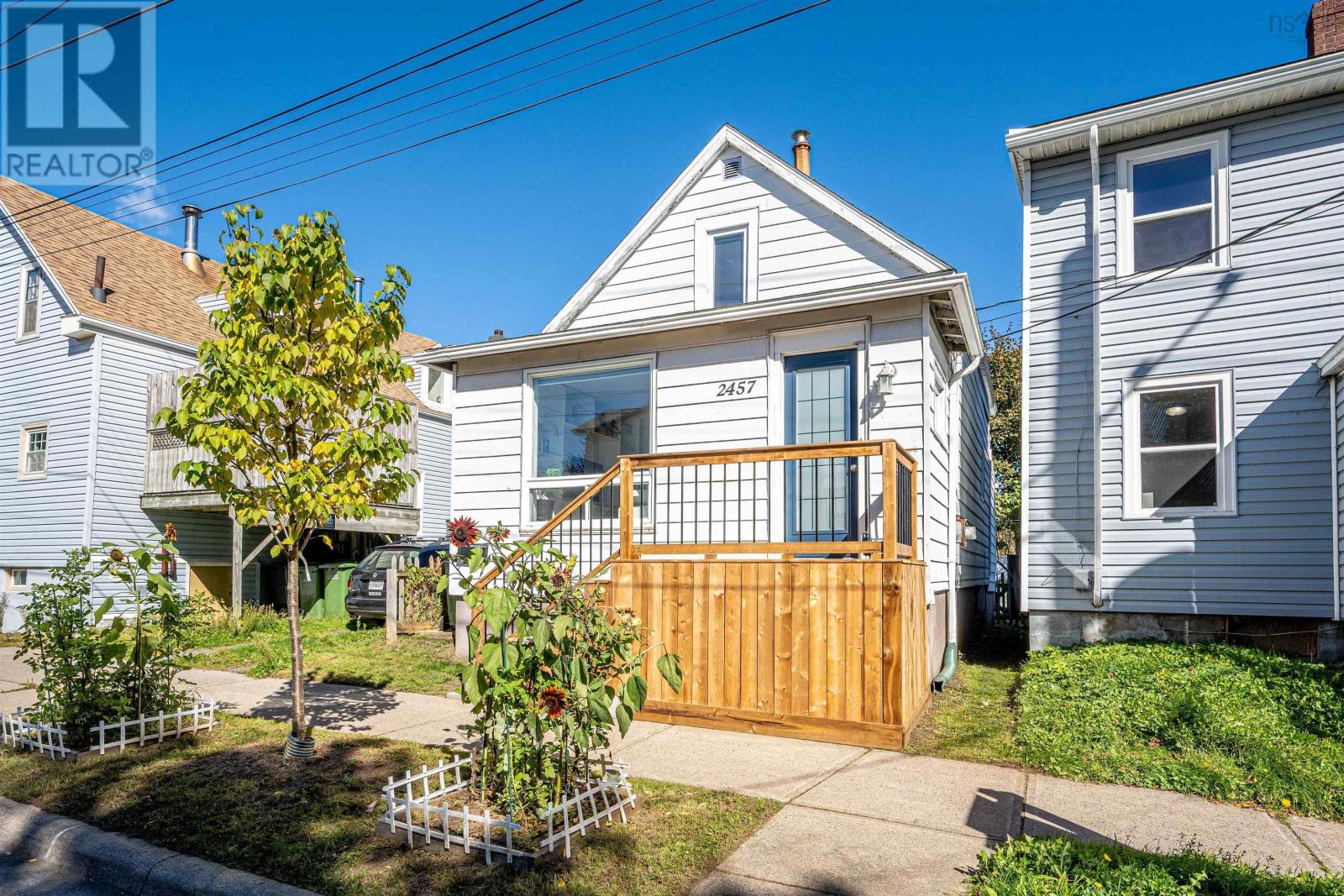 2457 Gladstone Street - 1