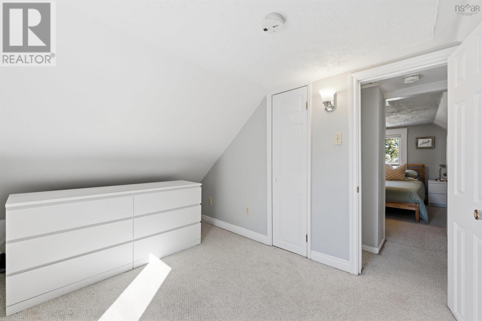 2457 Gladstone Street - 29