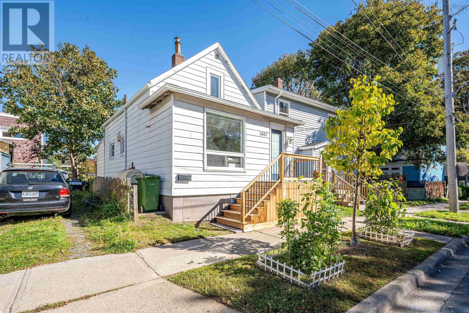 Property 2 of 36 of 2457 Gladstone Street