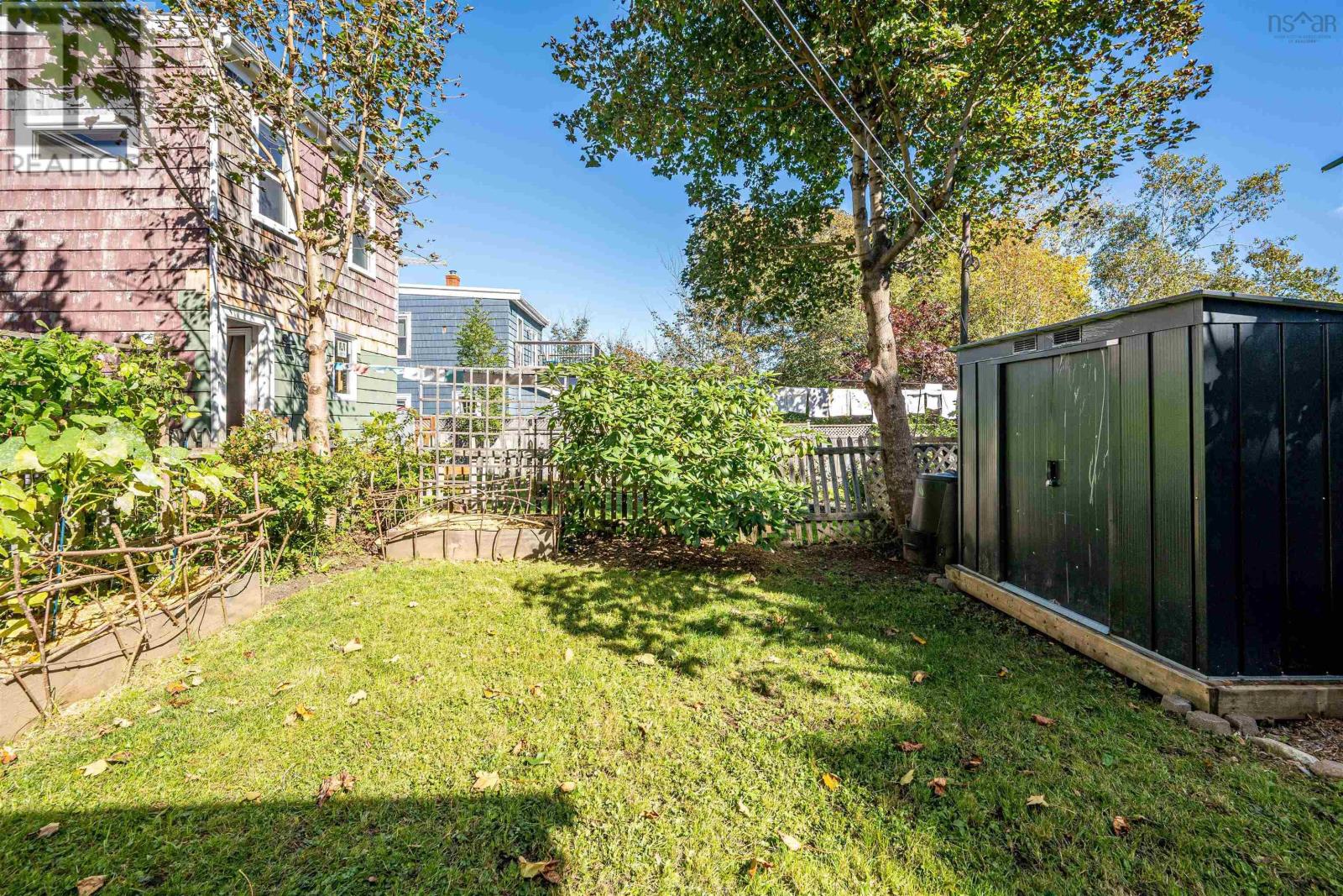 Property 36 of 36 of 2457 Gladstone Street