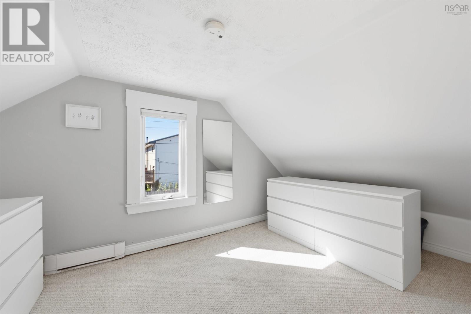 2457 Gladstone Street - 27