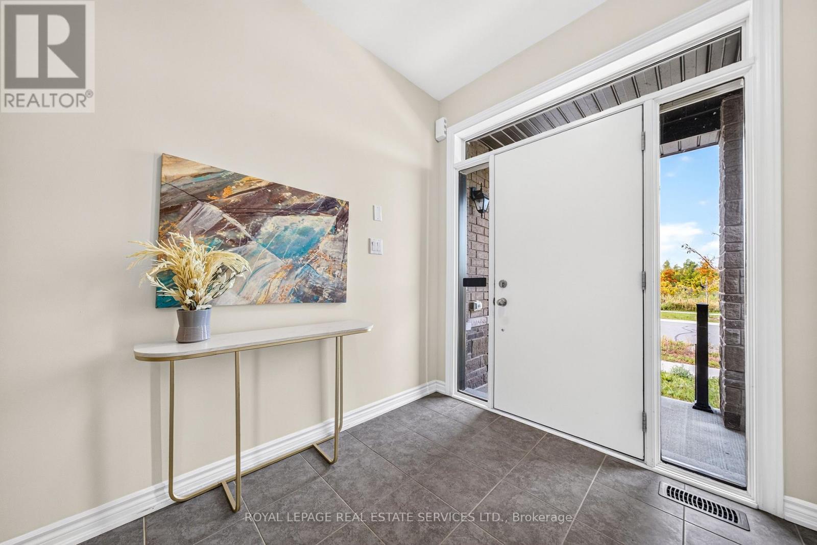 25 Garrett Styles Drive, Georgina, ON photo 7
