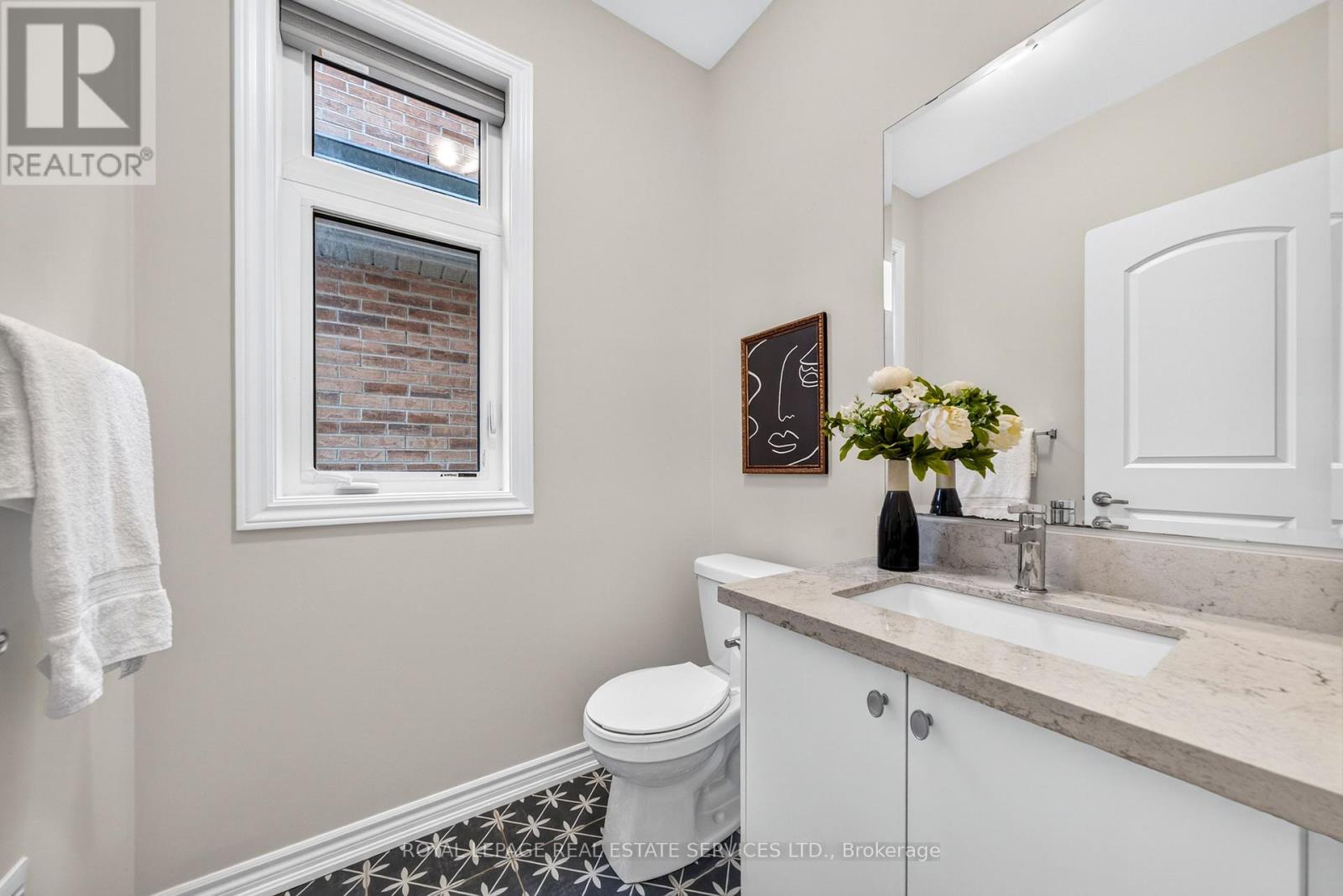 25 Garrett Styles Drive, Georgina, ON photo 9