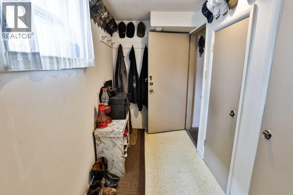 517 10 Street N - Image 14