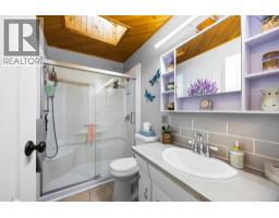 Kitchen - 4362 Karindale Road, Kamloops, BC V2B8N1 Photo 14