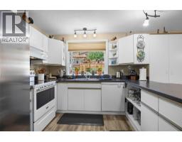 Primary Bedroom - 4362 Karindale Road, Kamloops, BC V2B8N1 Photo 11