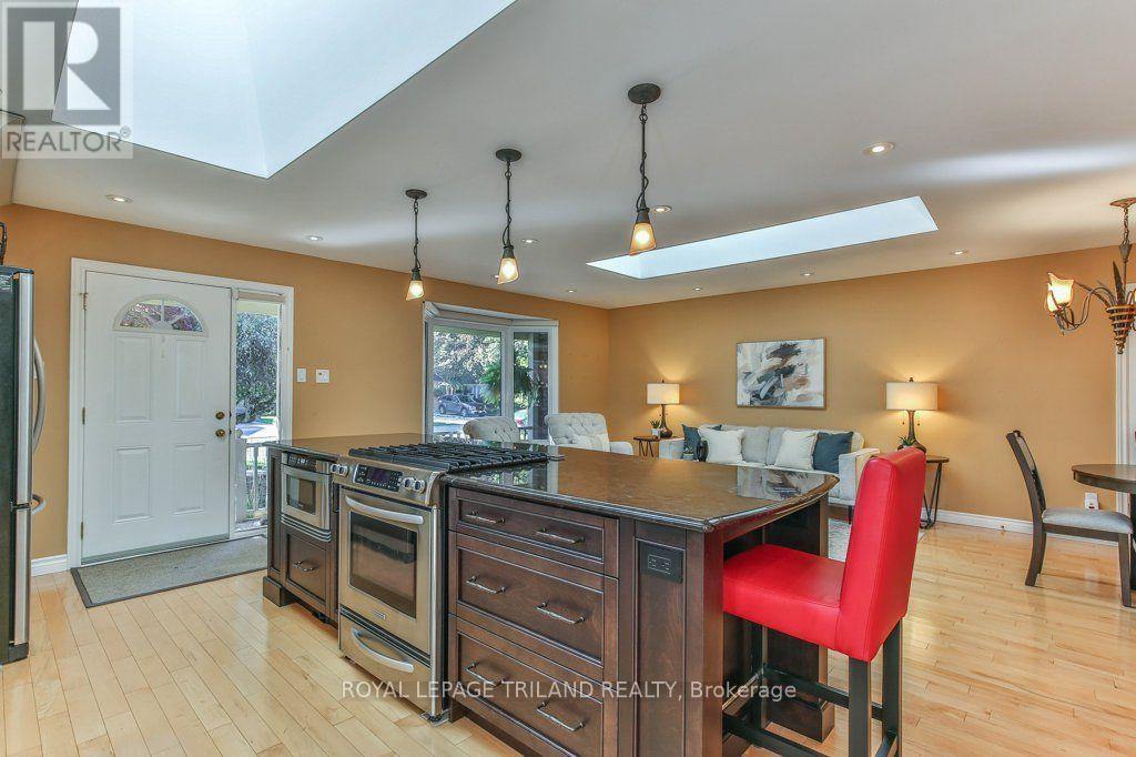 1221 Glenora Drive — photo 11