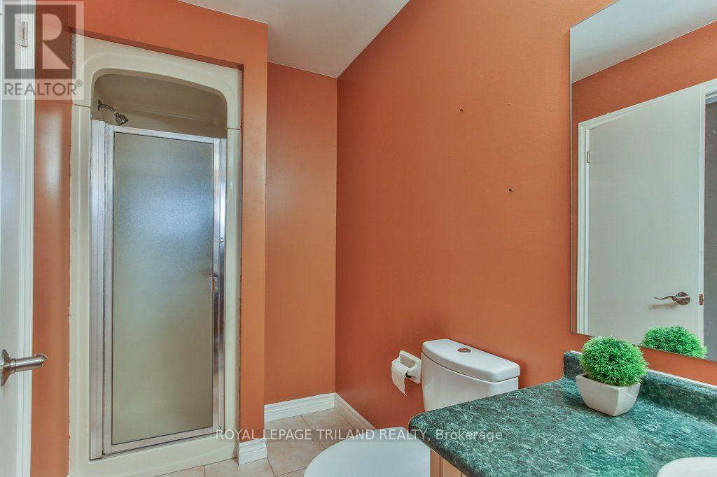 1221 Glenora Drive — photo 26