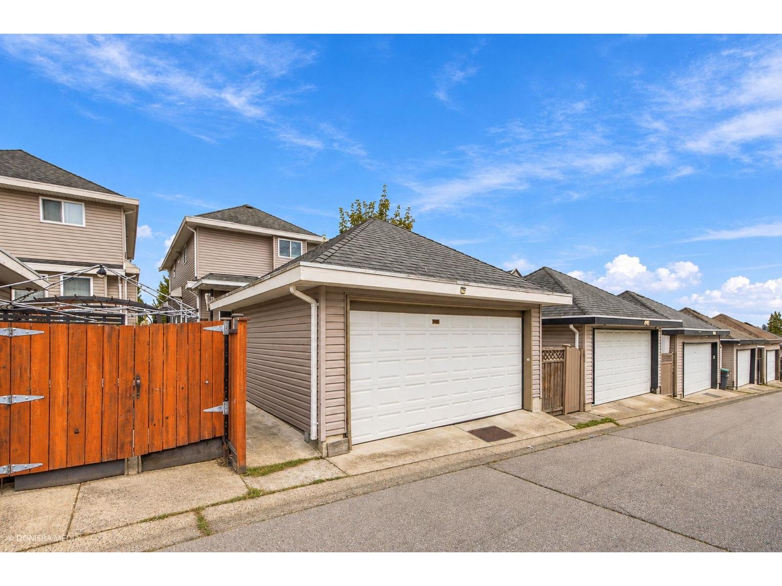 Photo of 6911 144A STREET 32