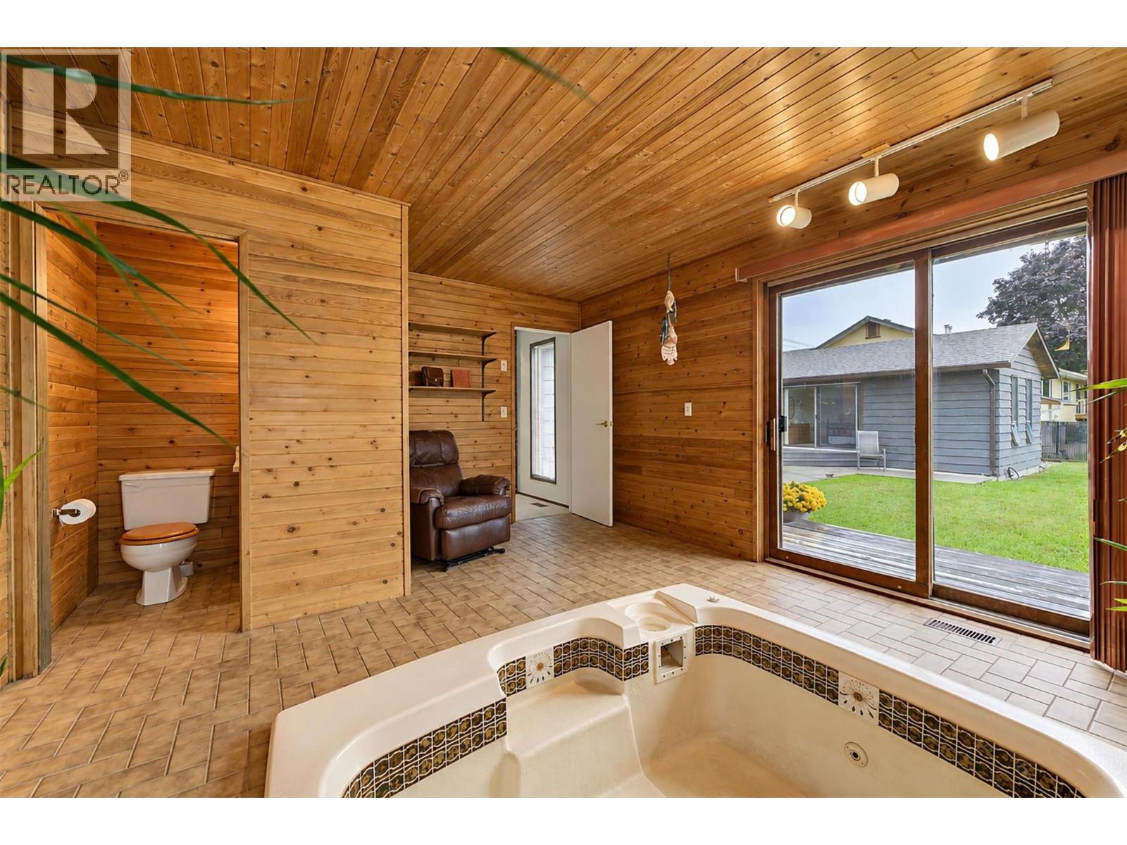  392 Valley Road North, Kelowna