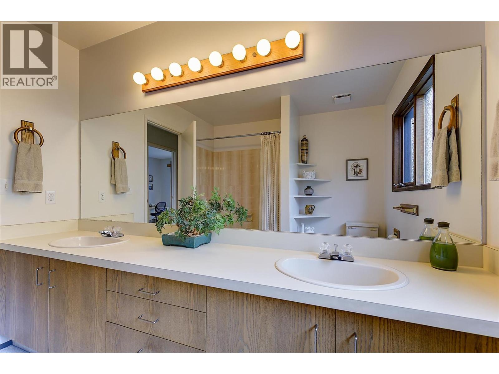  392 Valley Road North, Kelowna