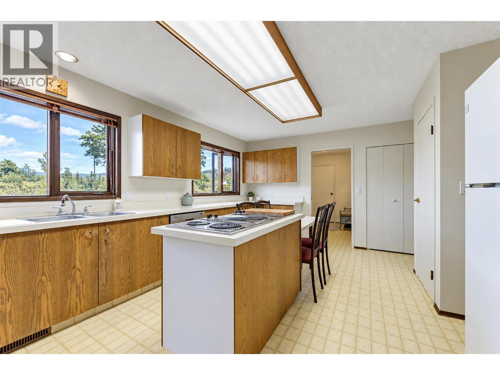  392 Valley Road North, Kelowna