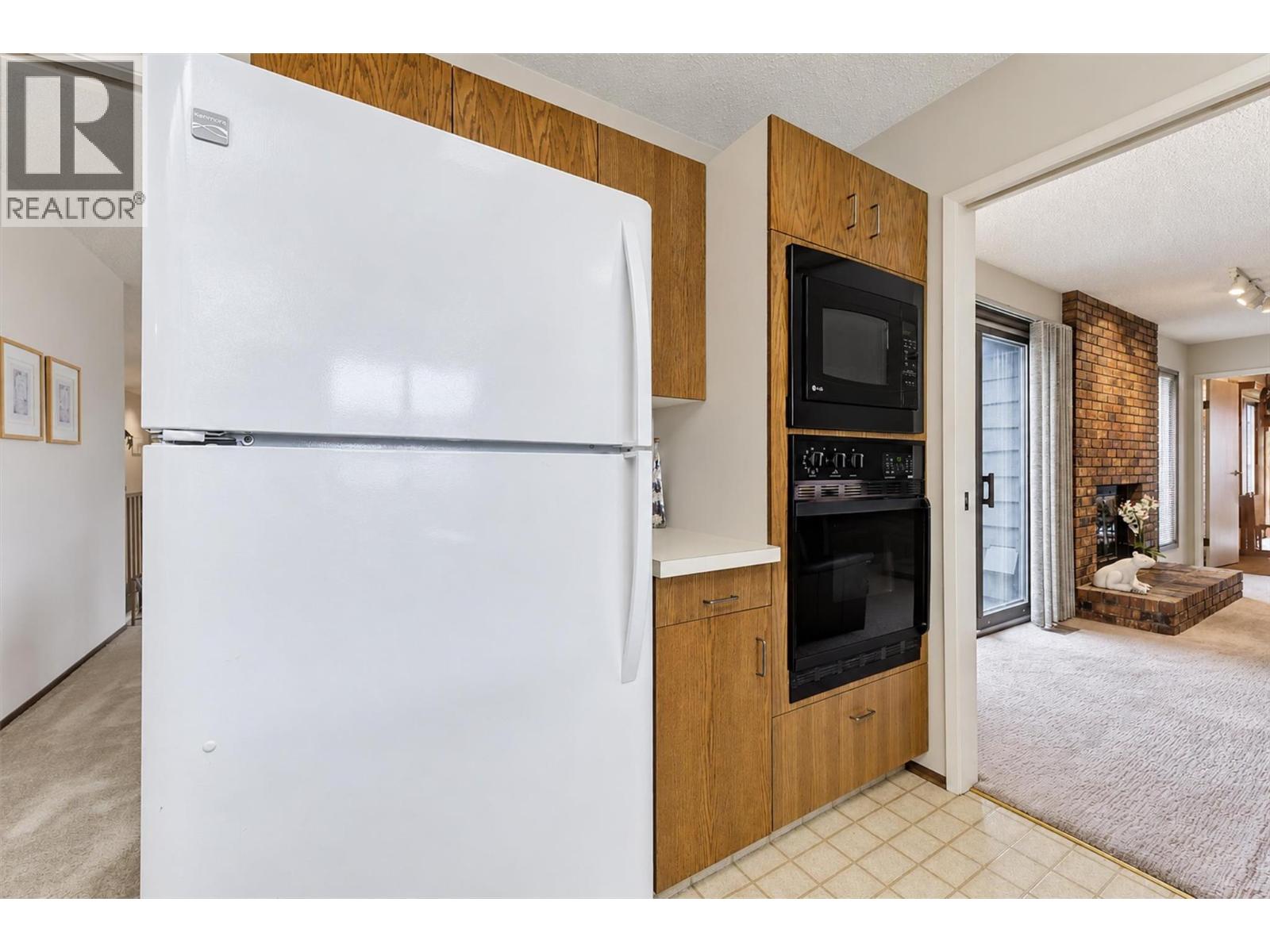  392 Valley Road North, Kelowna