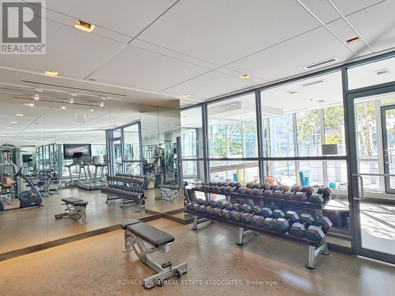 210 Simcoe Street — photo 18