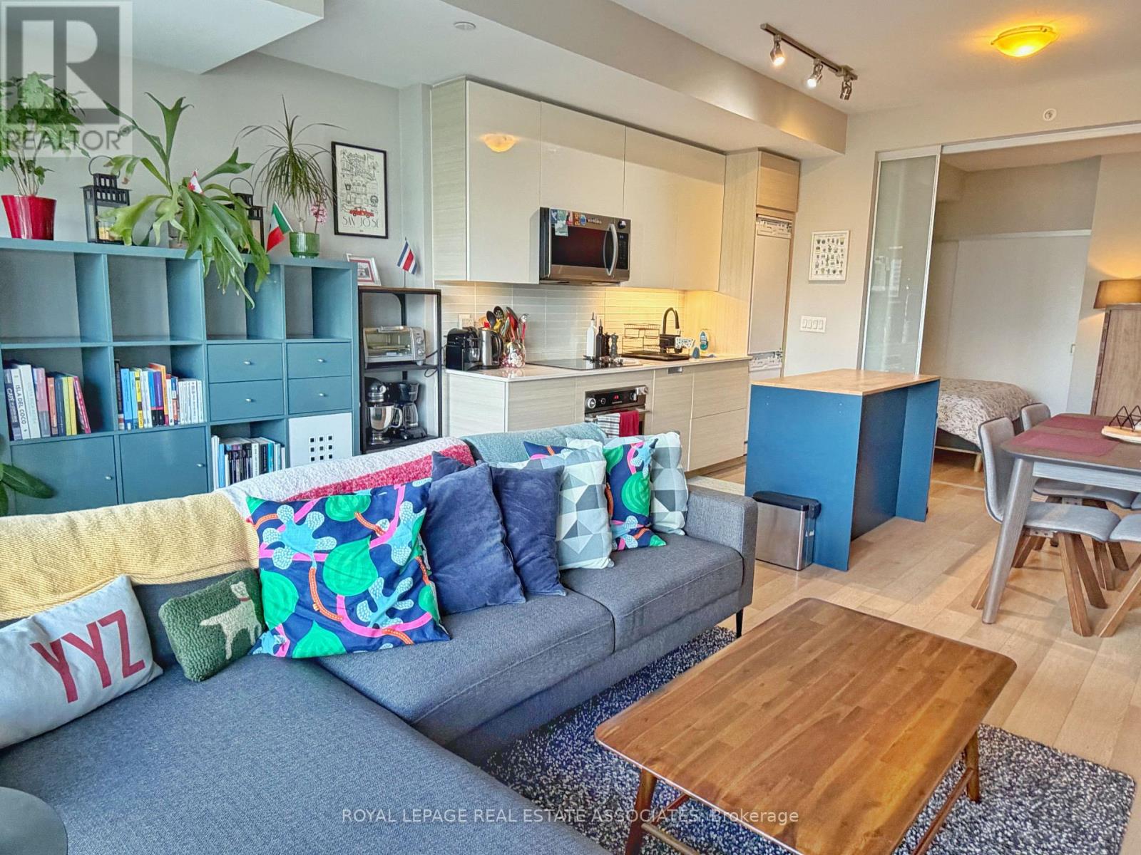 210 Simcoe Street — photo 4