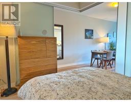 2308 - 210 Simcoe Street, Toronto, ON M5T0A9 Photo 9