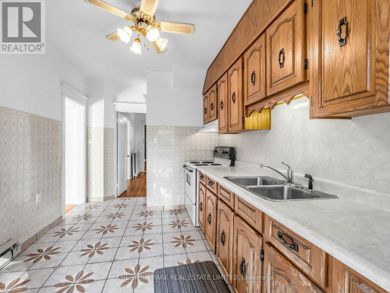 122 Forman Avenue, Toronto, ON photo 11