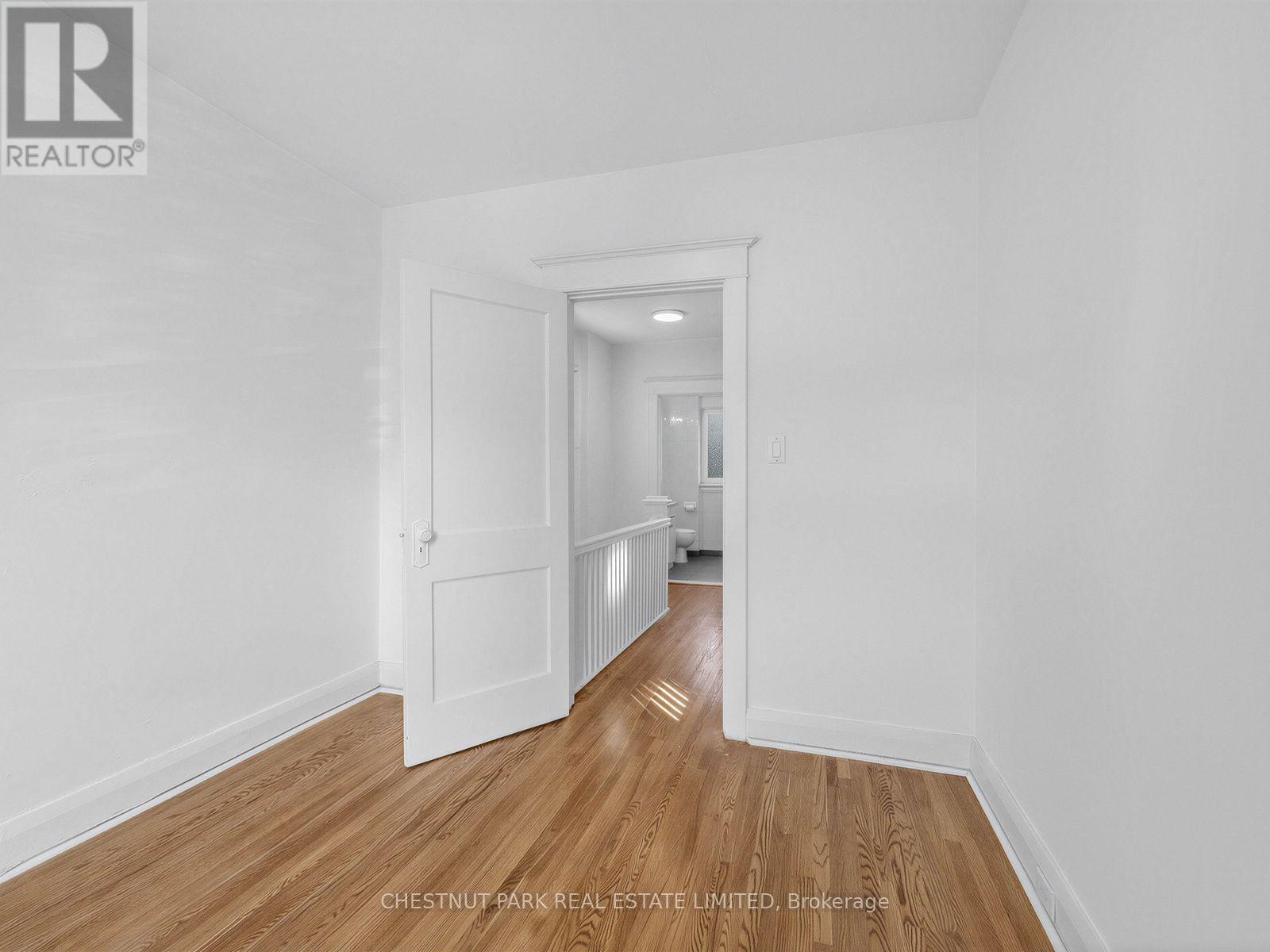 122 FORMAN AVENUE - 18