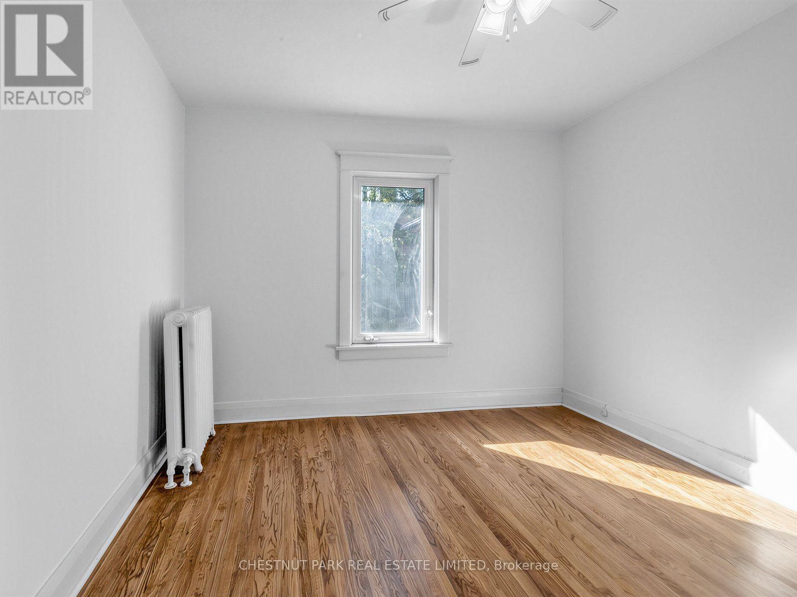 122 FORMAN AVENUE - 21