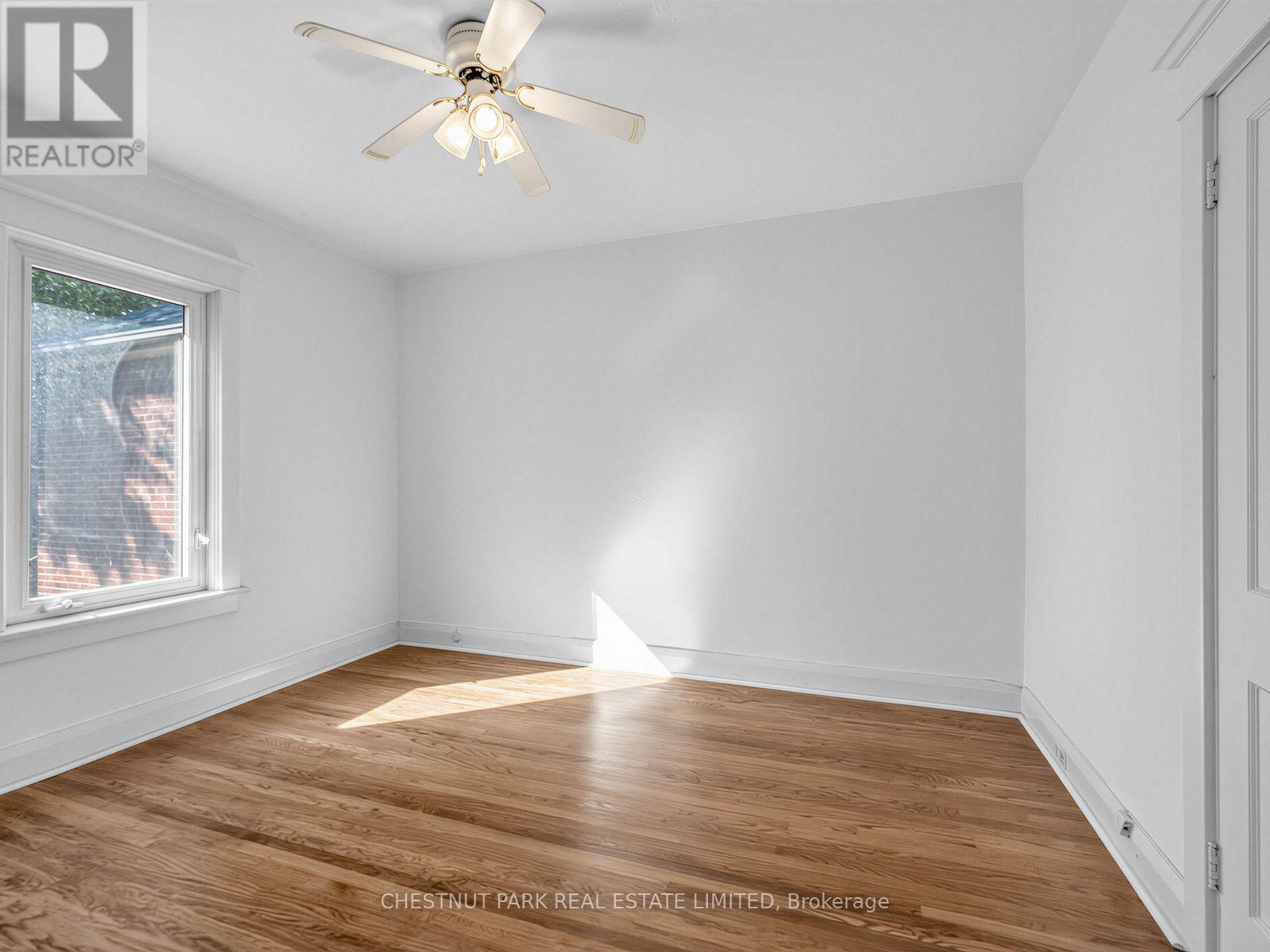 122 FORMAN AVENUE - 22