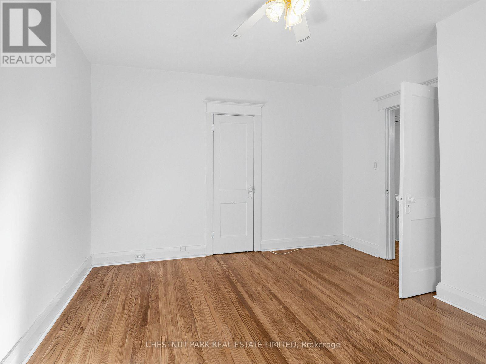 122 FORMAN AVENUE - 23