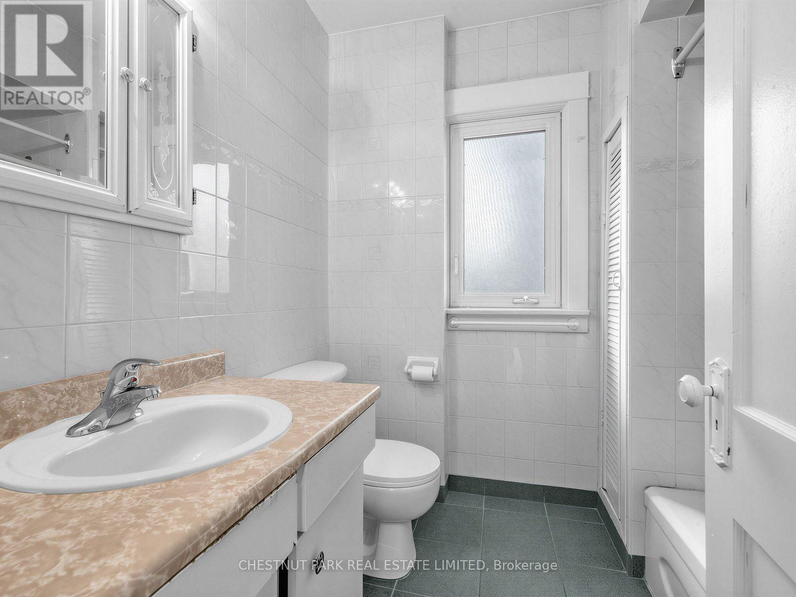 122 Forman Avenue, Toronto, ON photo 24