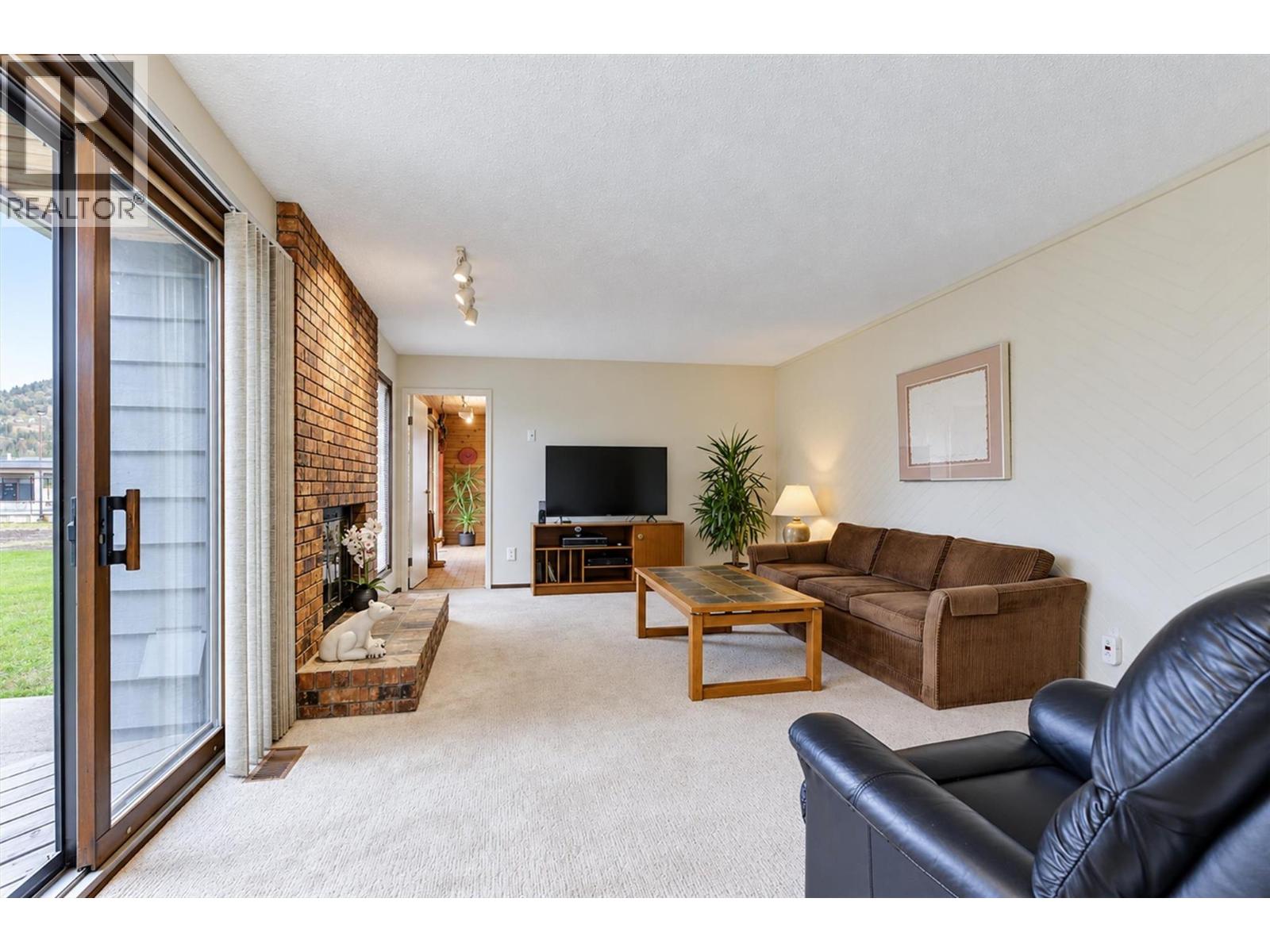  392 Valley Road North, Kelowna