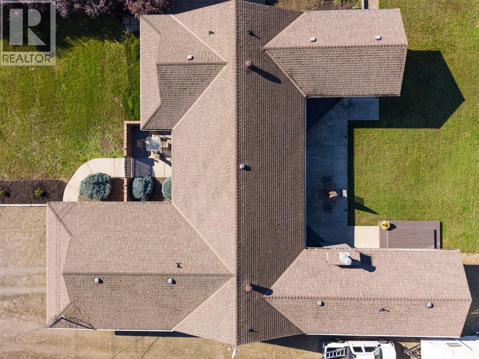  392 Valley Road North, Kelowna
