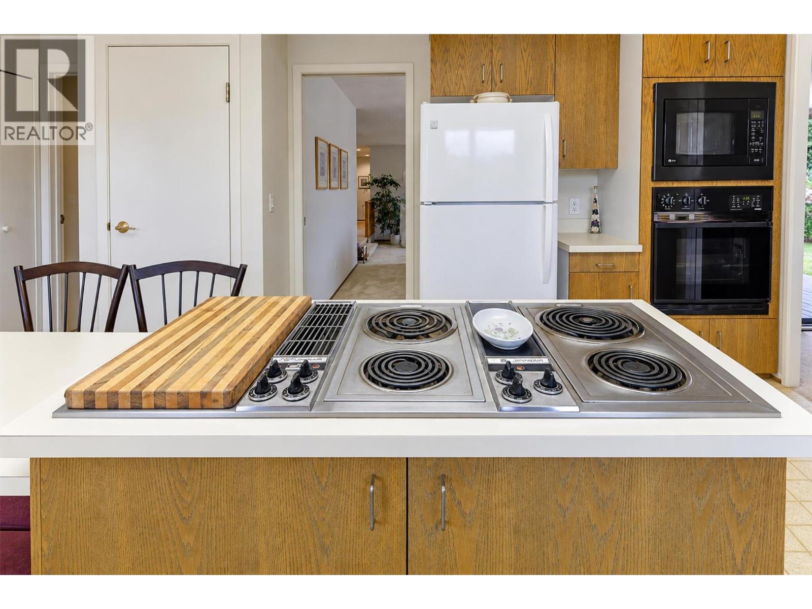  392 Valley Road North, Kelowna