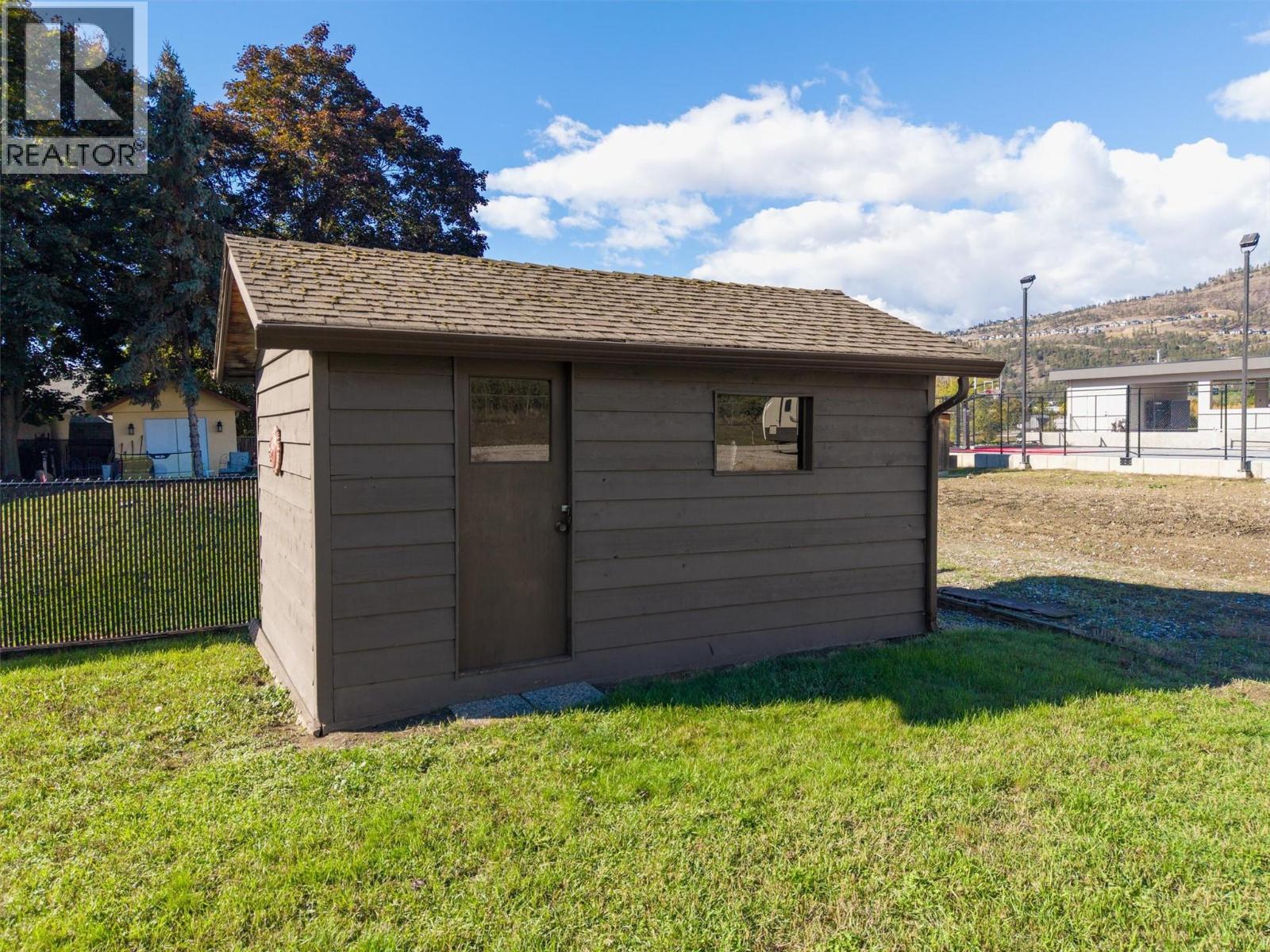  392 Valley Road North, Kelowna