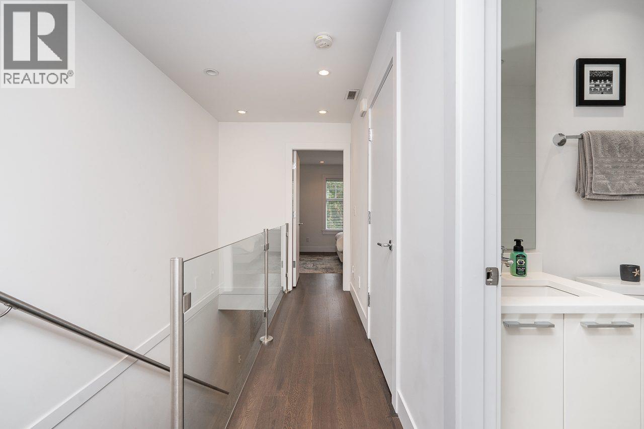 Photo of 920 W 15TH AVENUE 19