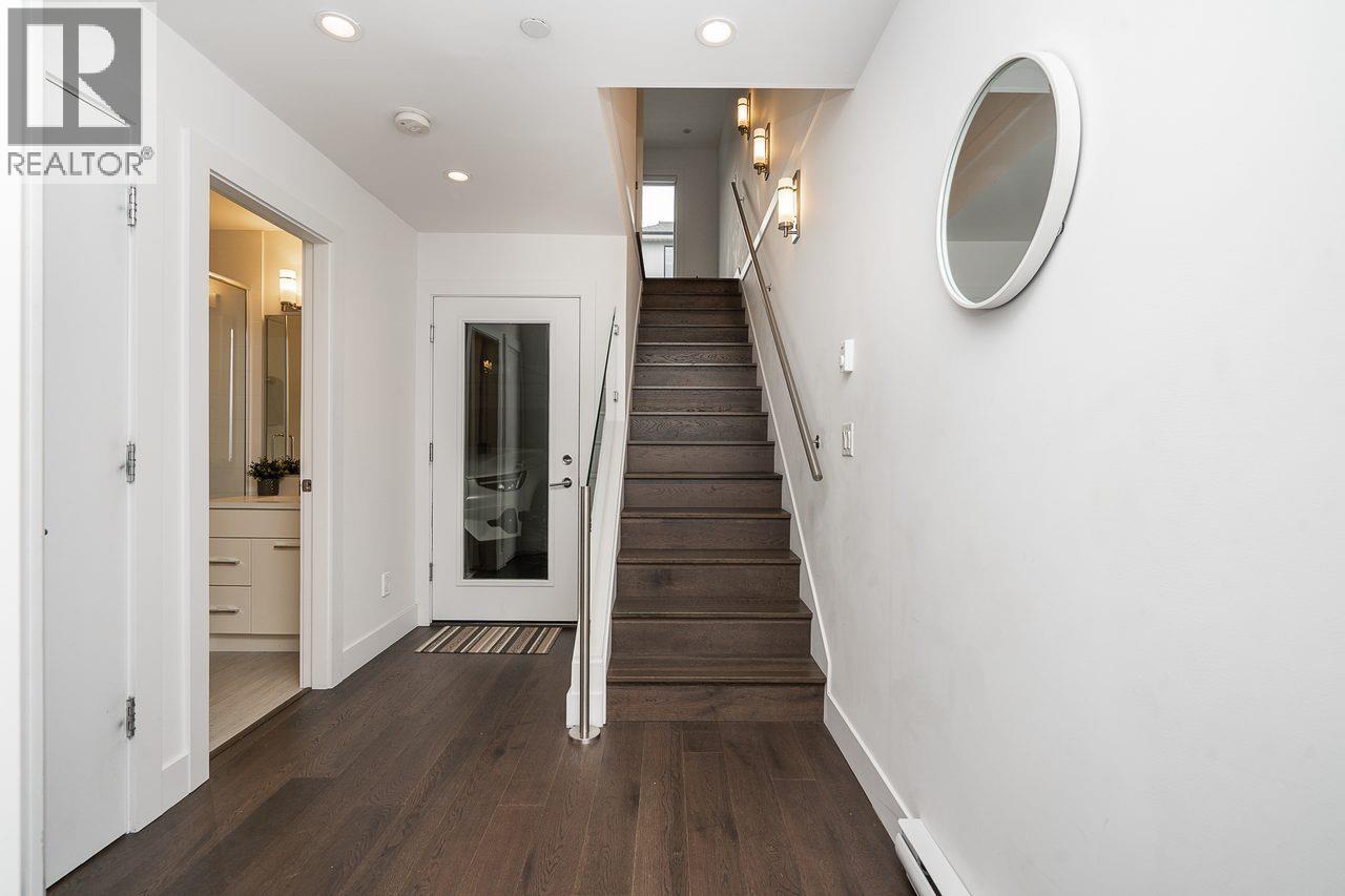 Photo of 920 W 15TH AVENUE 28