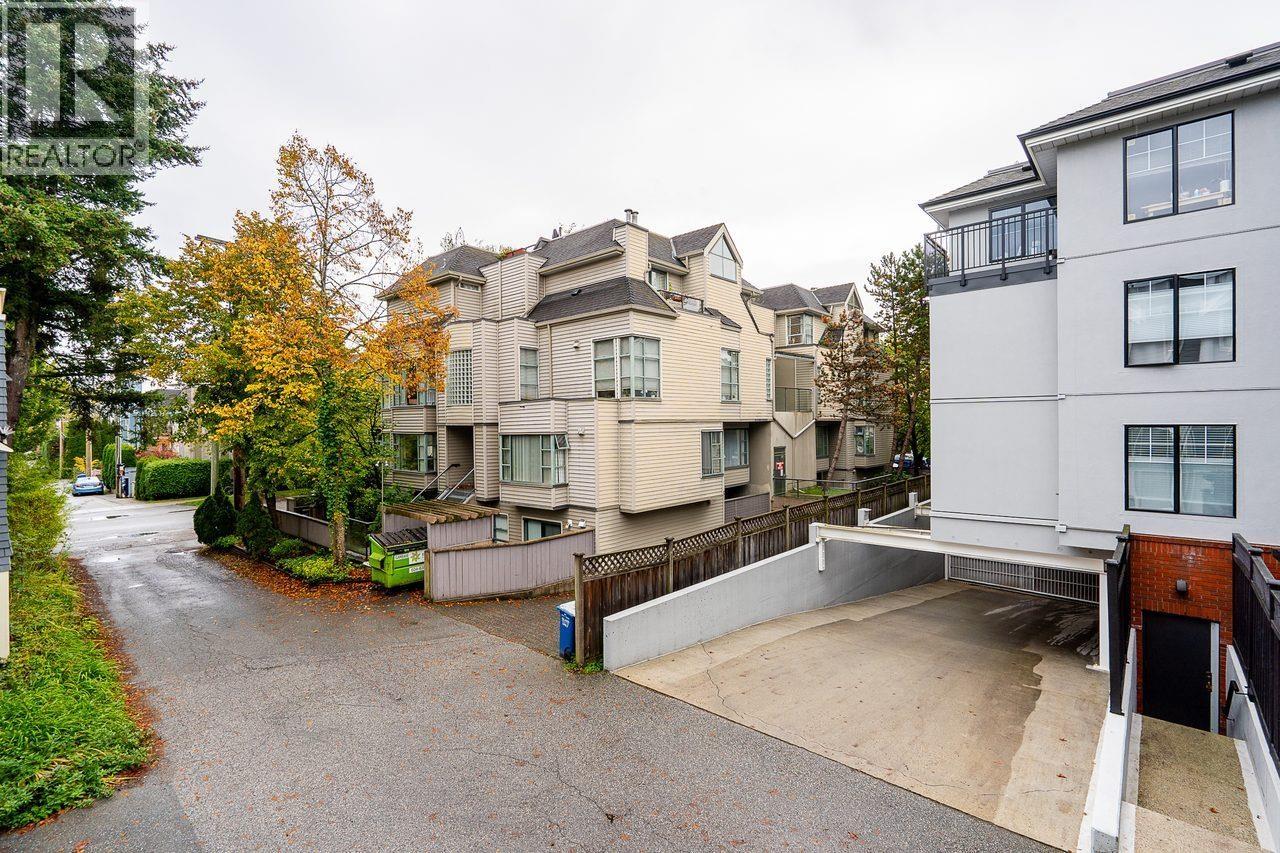 Photo of 920 W 15TH AVENUE 32