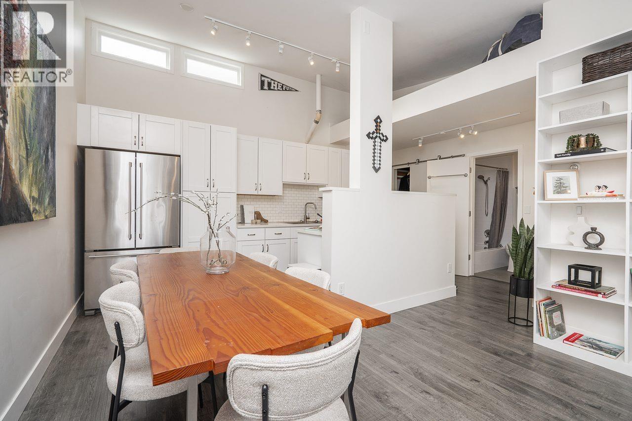 Photo of 408 2333 TRIUMPH STREET 21