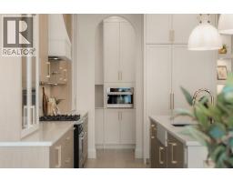 5pc Bathroom - 627 16 Street Nw, Calgary, AB T2N2C2 Photo 12