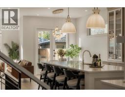 5pc Bathroom - 627 16 Street Nw, Calgary, AB T2N2C2 Photo 9