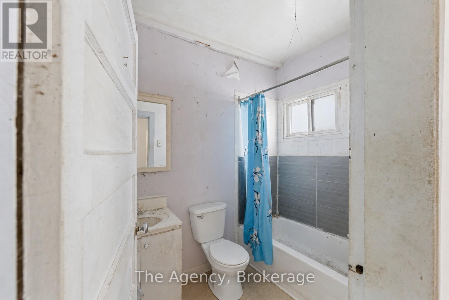 6043 Main Street — photo 37