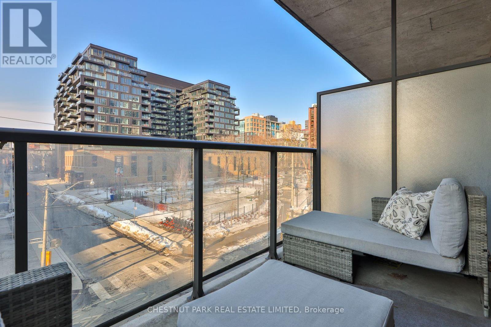 461 Adelaide Street West — photo 14