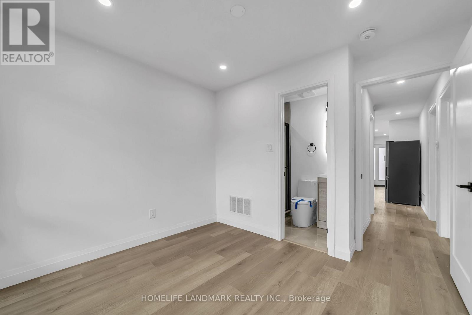Laurel Avenue — photo 11