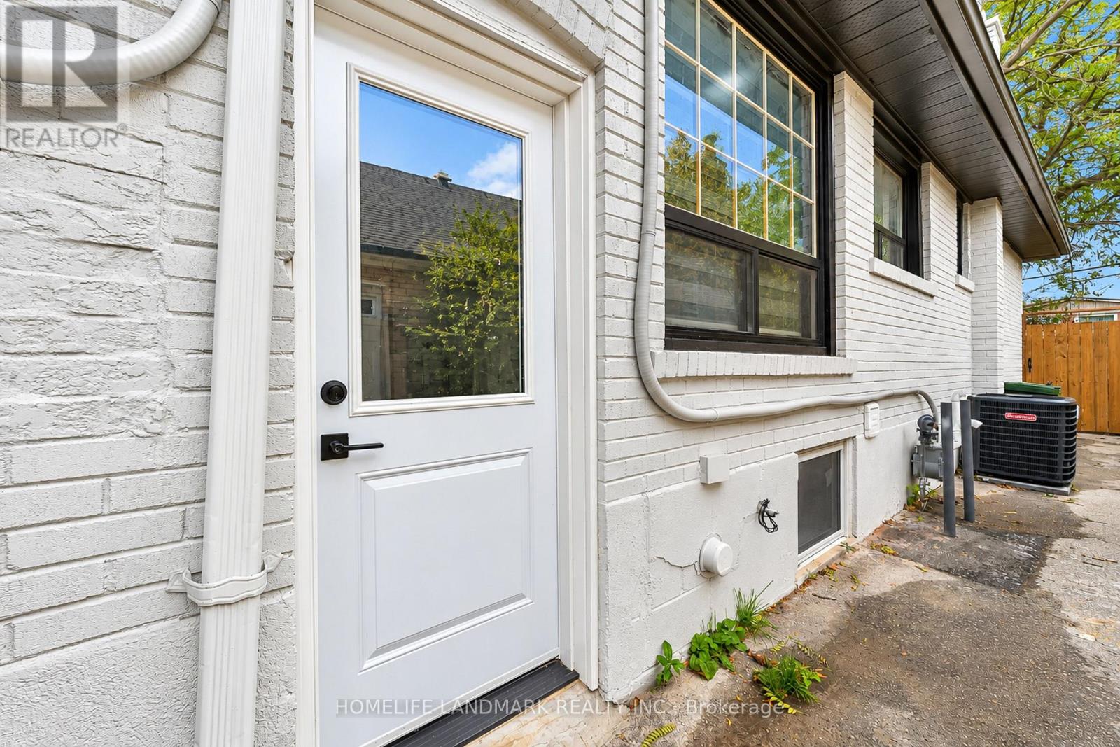 Laurel Avenue — photo 8