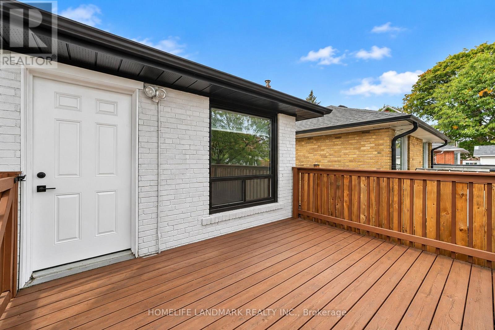 Laurel Avenue — photo 14